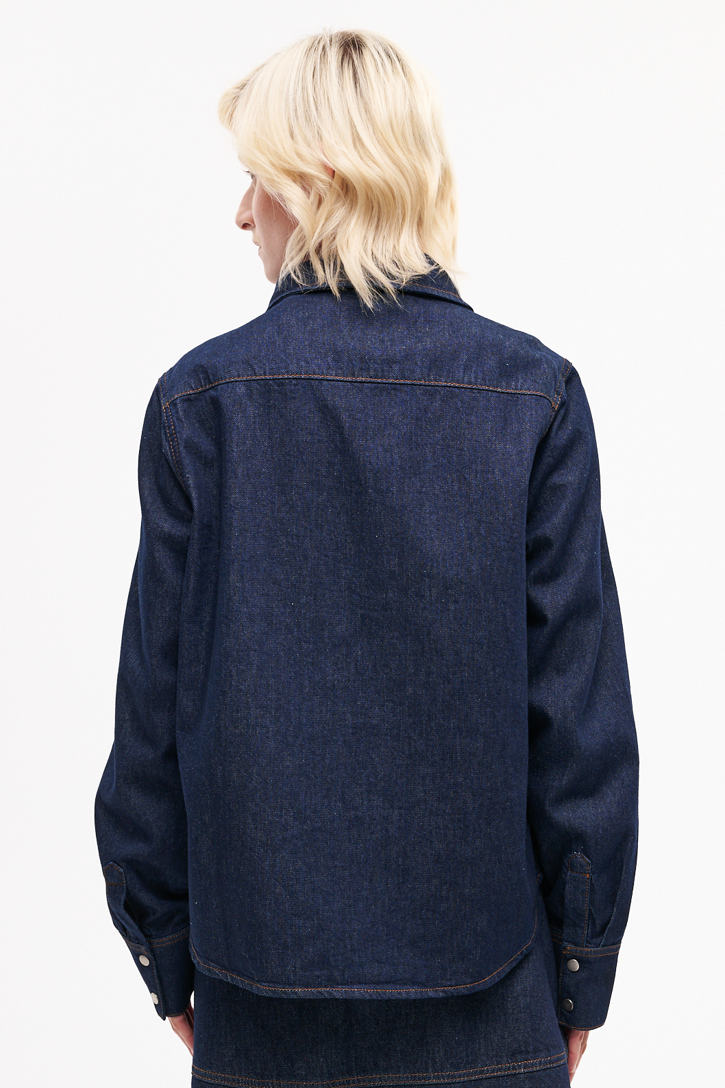 TELA Рубашка с накладными карманами из премиального крафтового денима