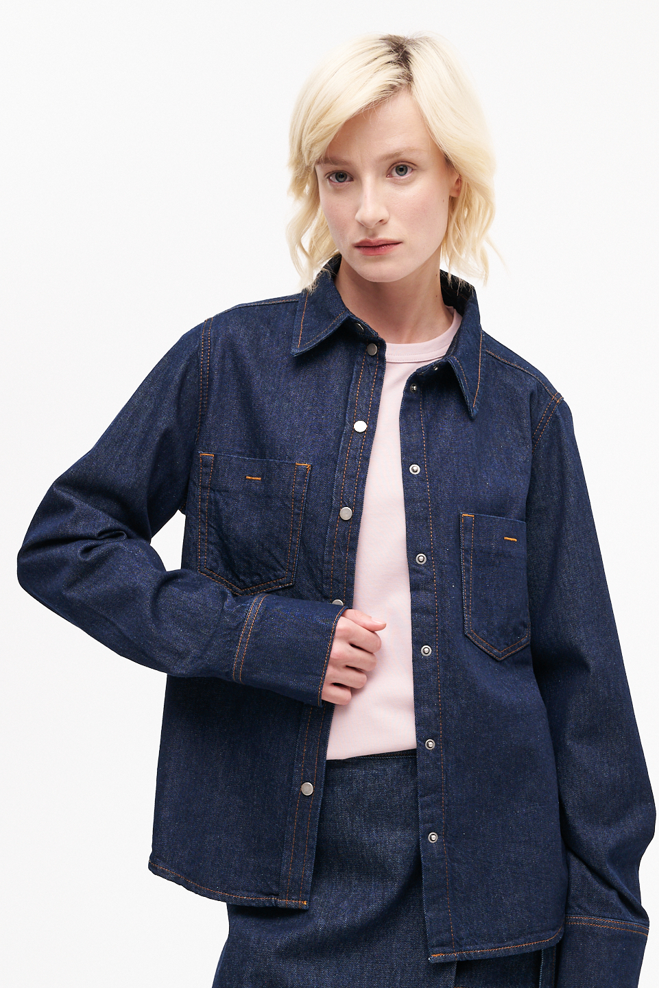 TELA Рубашка с накладными карманами из премиального крафтового денима