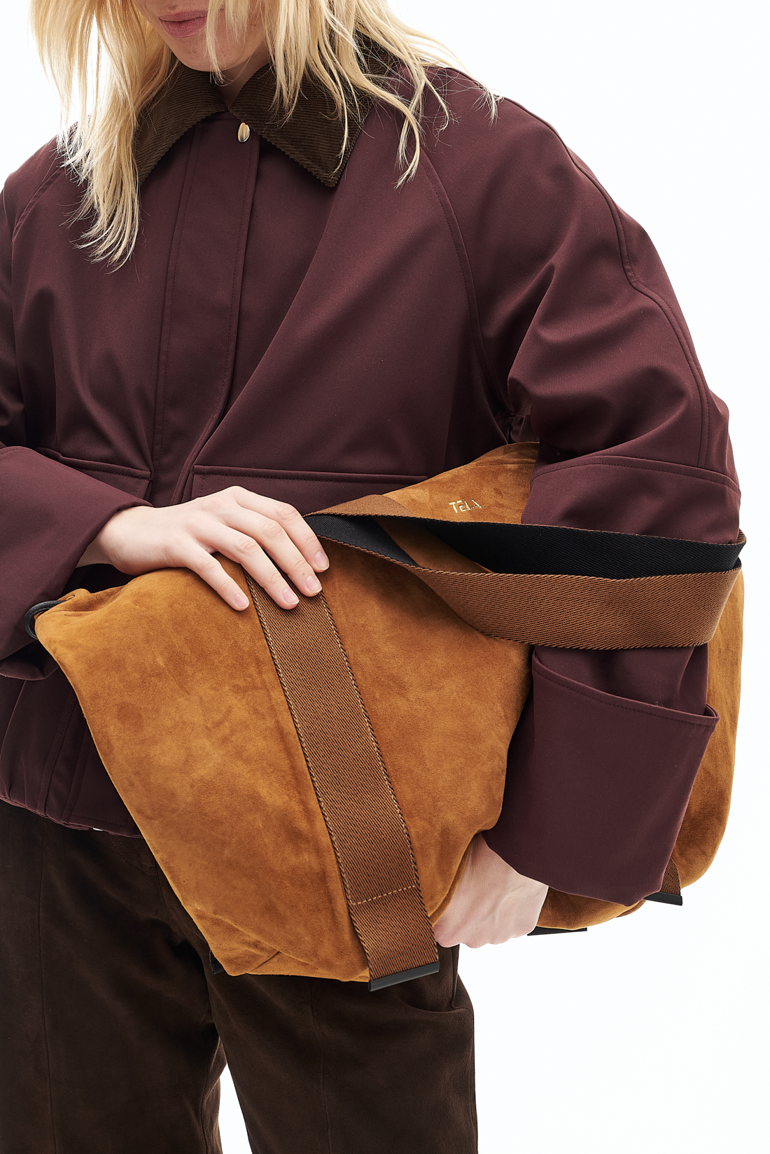 TELA Сумка-шоппер из премиальной замши оттенка коньяка на широких жаккардовых ремешках