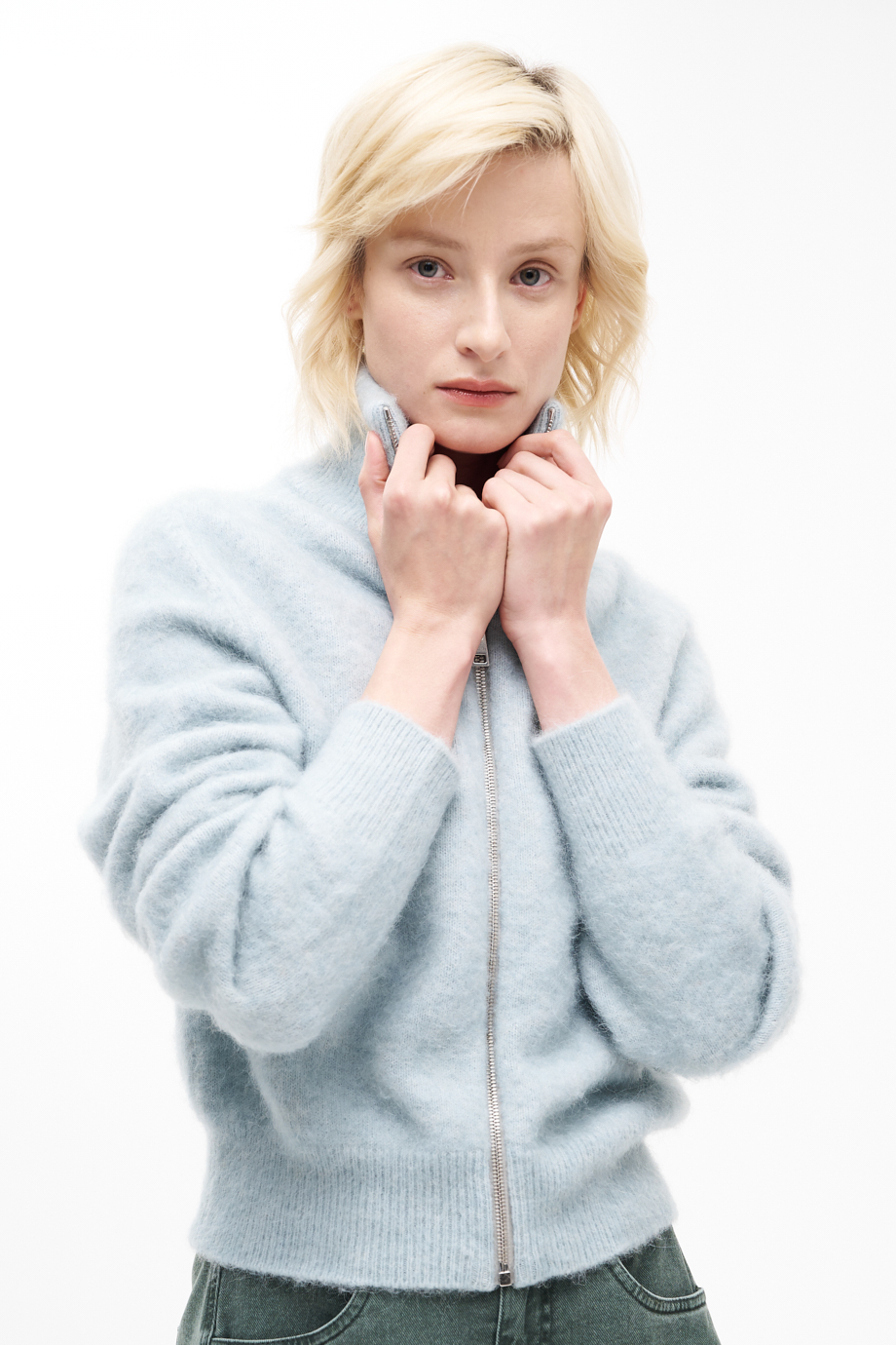 TELA Кардиган силуэтного кроя на молнии из шерсти альпака небесно-голубого оттенка