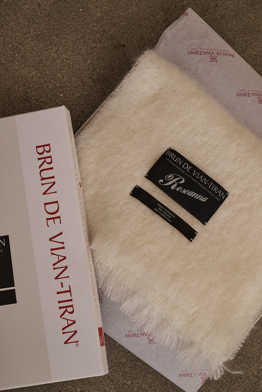 ROSEANNA Шарф из воздушного мохера от Maison Brun de Vian-Tiran оттенка экрю. Limited edition