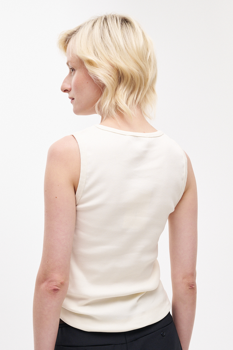 ROSEANNA Майка MILO с американской проймой из плотного ребристого хлопка с вышивкой «R»