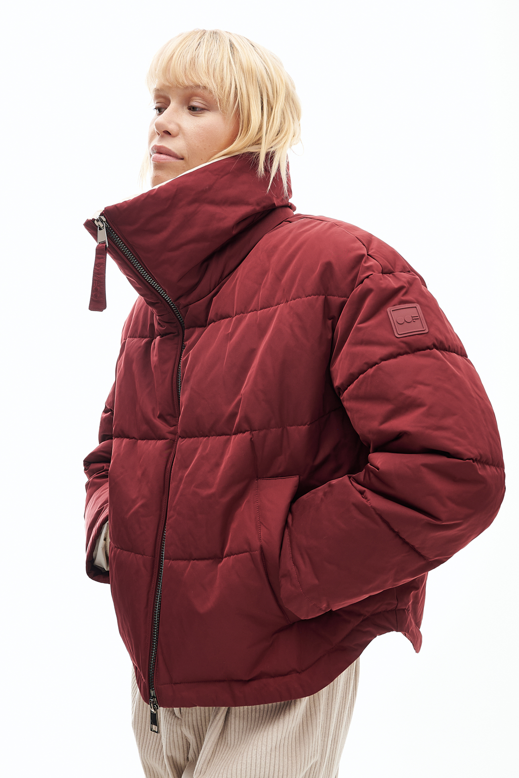 OOF WEAR Пуховик средней длины из технологичного нейлона оттенка бордо с большим отложным воротником