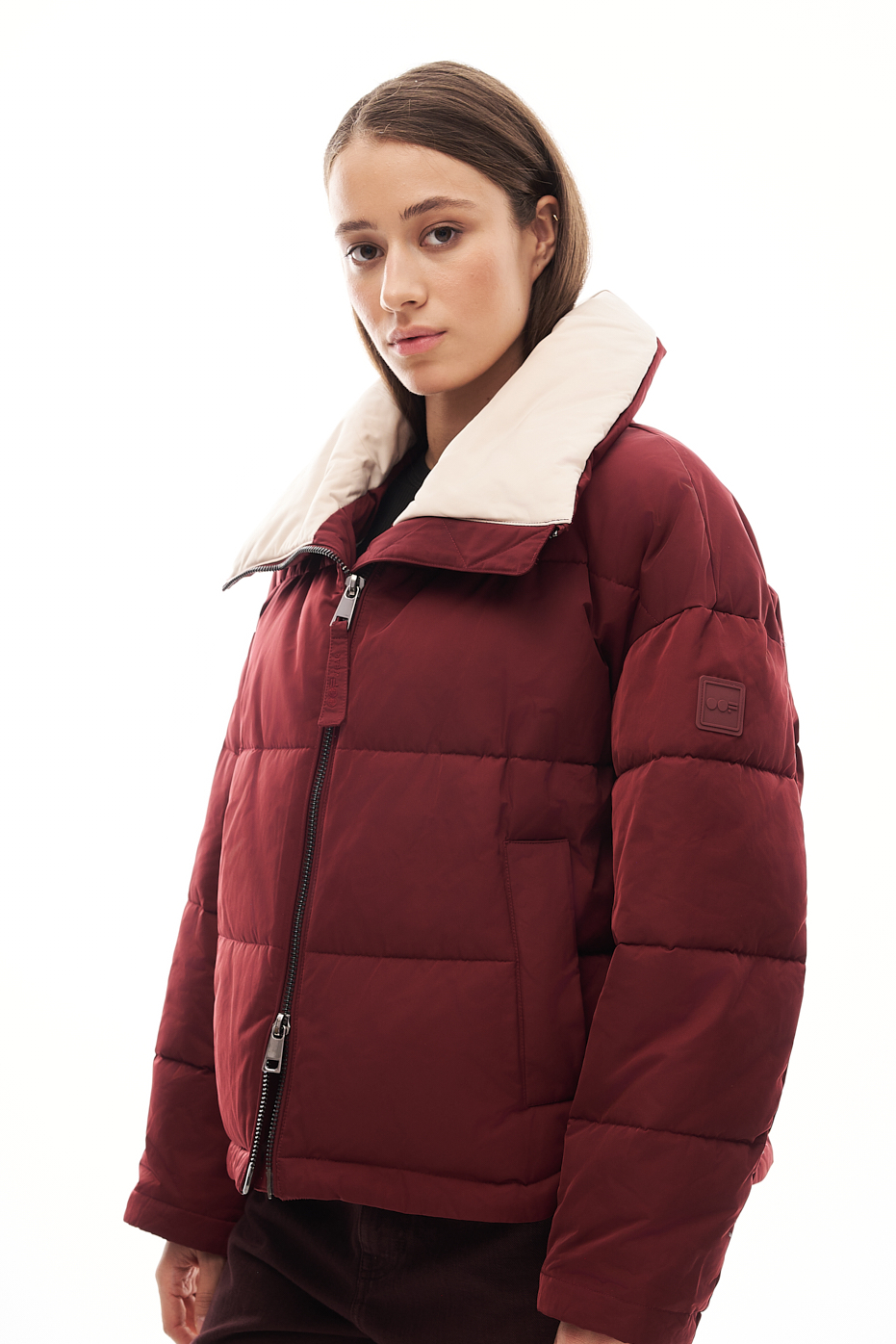 OOF WEAR Пуховик средней длины из технологичного нейлона оттенка бордо с большим отложным воротником