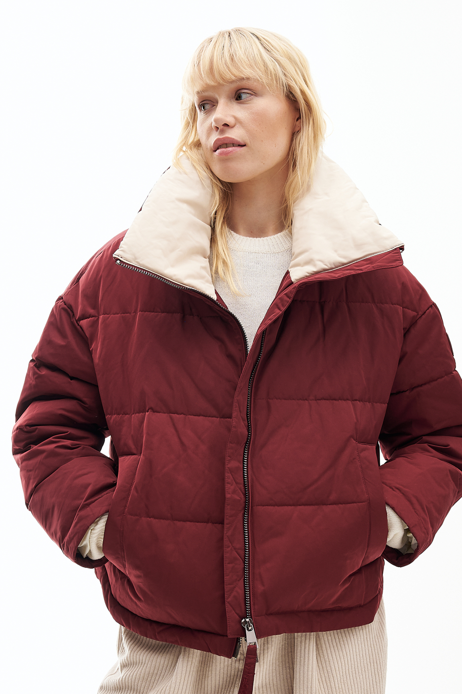 OOF WEAR Пуховик средней длины из технологичного нейлона оттенка бордо с большим отложным воротником