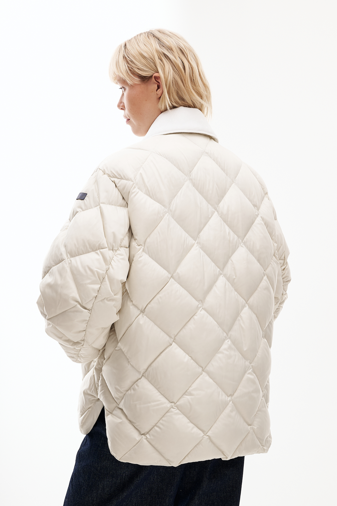 LEMPELIUS Пуховик-бомбер FIA с ромбовидной стежкой из матового нейлона оттенка мела с фактурным кордовым воротничком