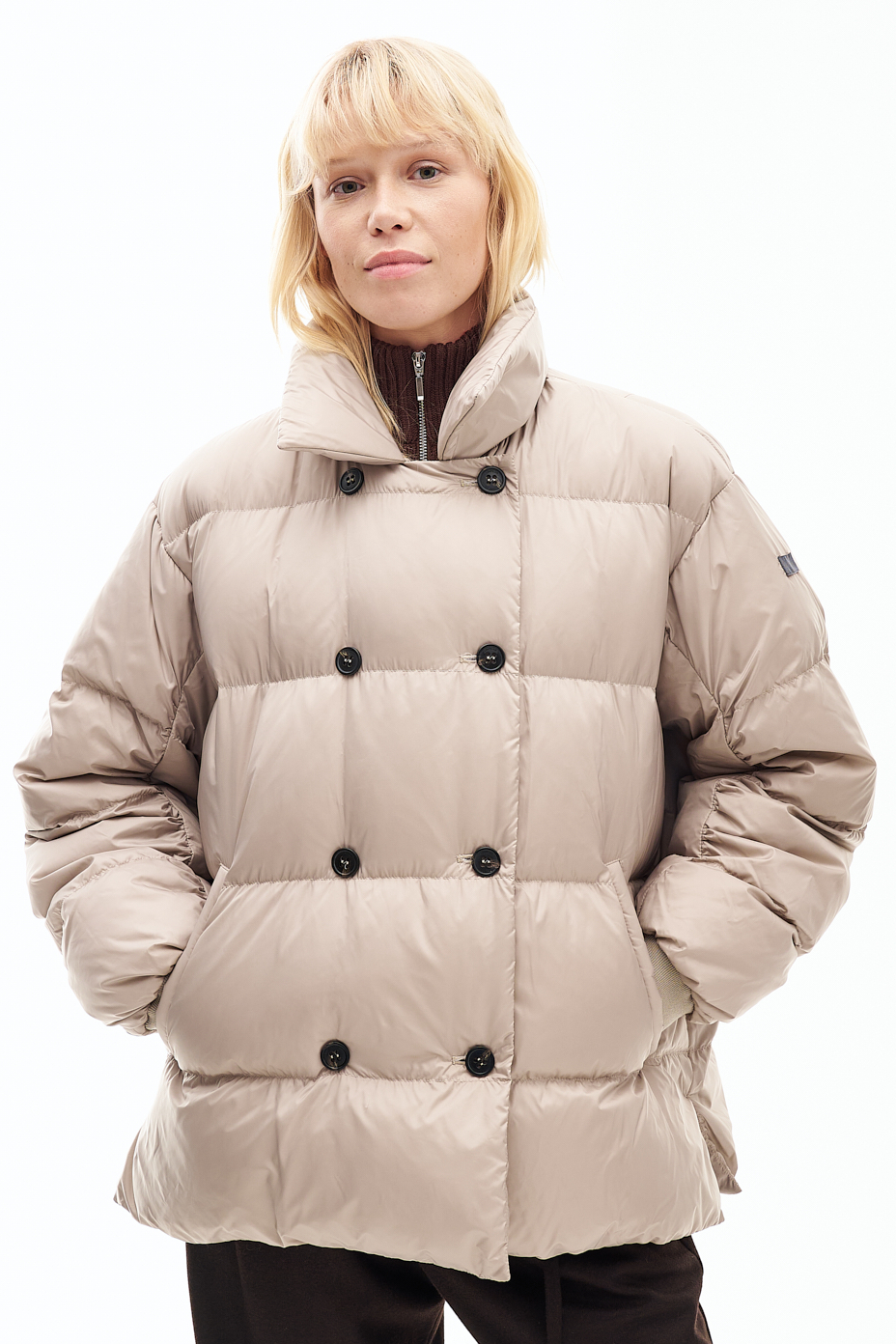 LEMPELIUS Двубортный пуховик-жакет ADA средней длины из матового нейлона оттенка тауп