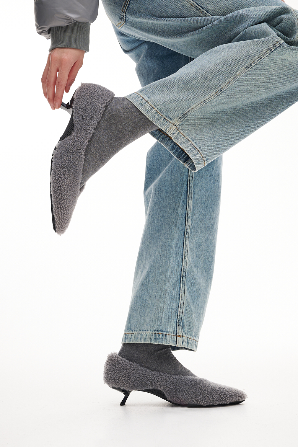 VOILE BLANCHE Туфли PHILIPPA из шерсти овчины teddy на фигурном каблуке kitten