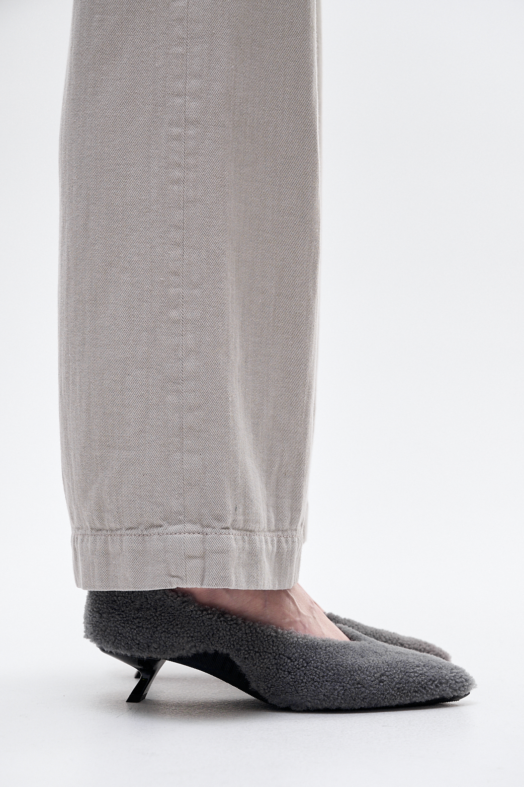 VOILE BLANCHE Туфли PHILIPPA из шерсти овчины teddy на фигурном каблуке kitten