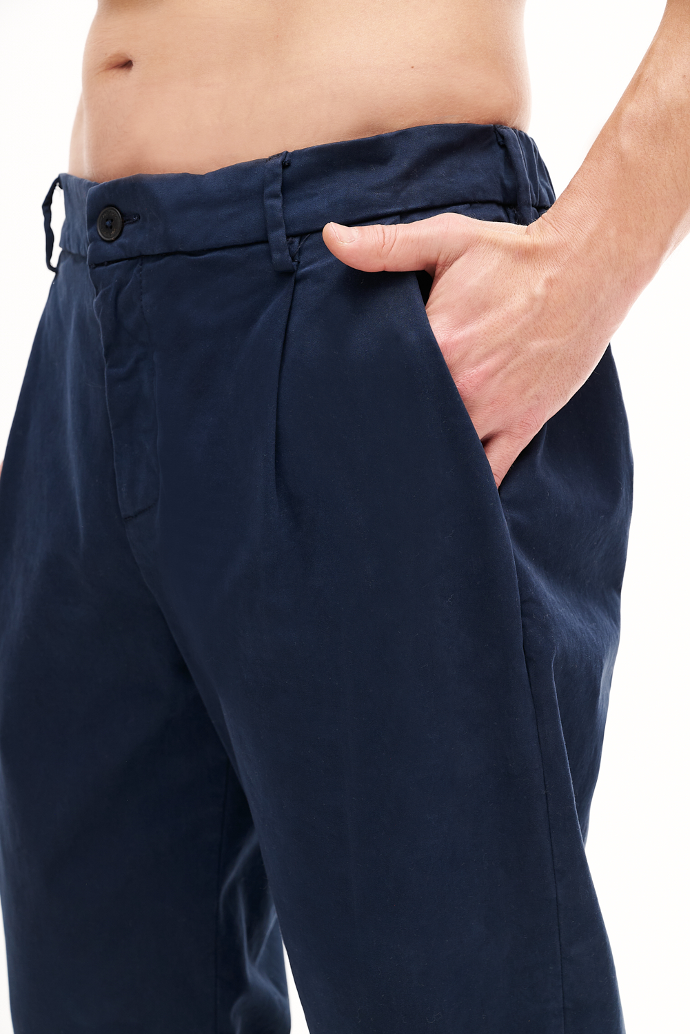 MC2 SAINT BARTH  Брюки-чино из габардина оттенка navy blue с эластичной вставкой по линии пояса и шнурком