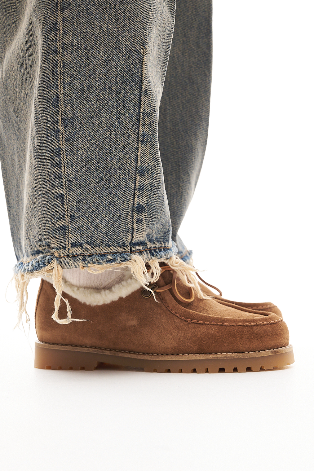 MANEBI  Топсайдеры Cortina из плотной замши миндального оттенка с внутренней отделкой из шерсти овчины