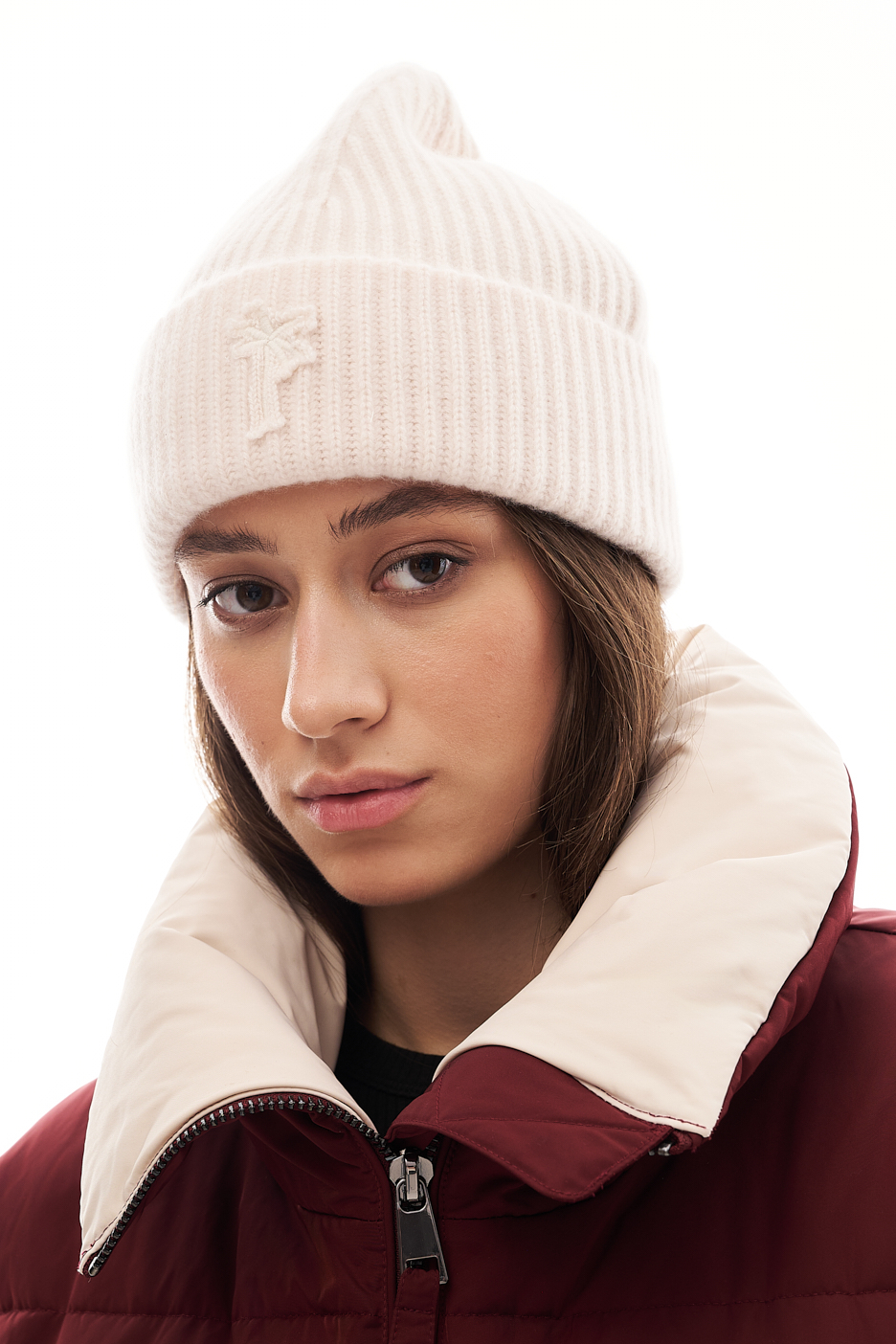 MANEBI  Шапка-бинни из премиального кашемира оттенка беж