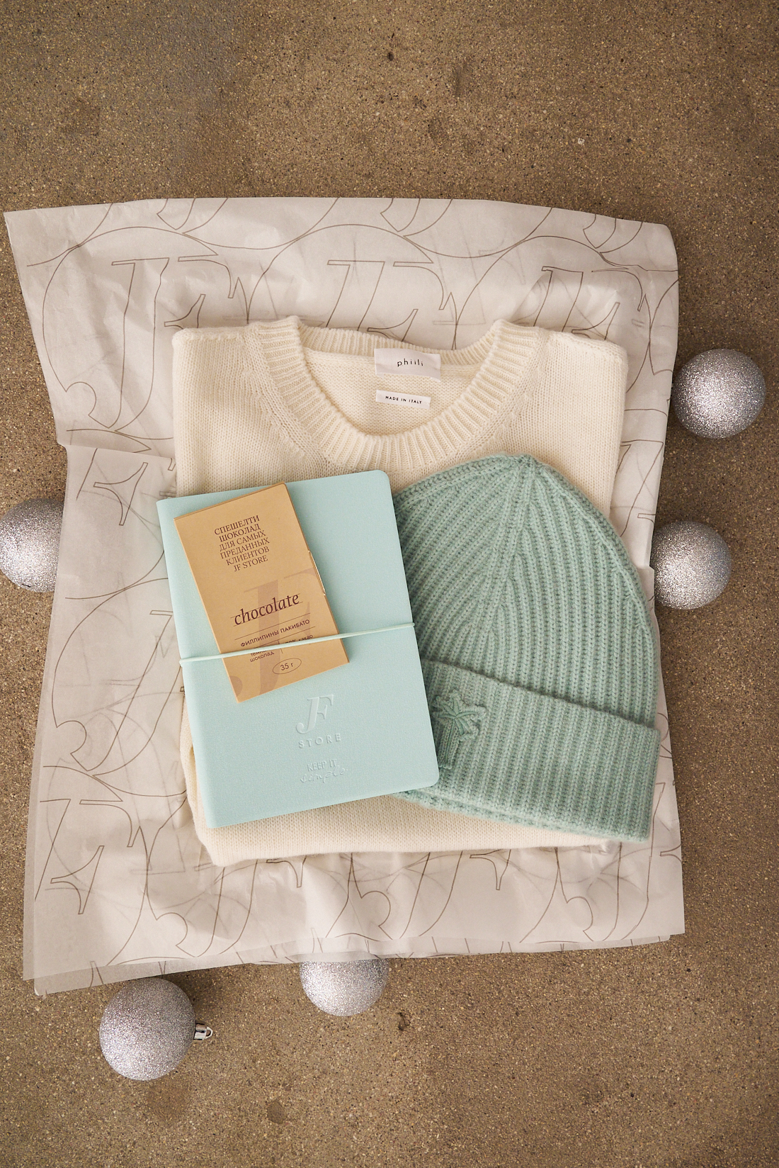 MANEBI  Шапка-бинни из премиального кашемира оттенка аквамарин