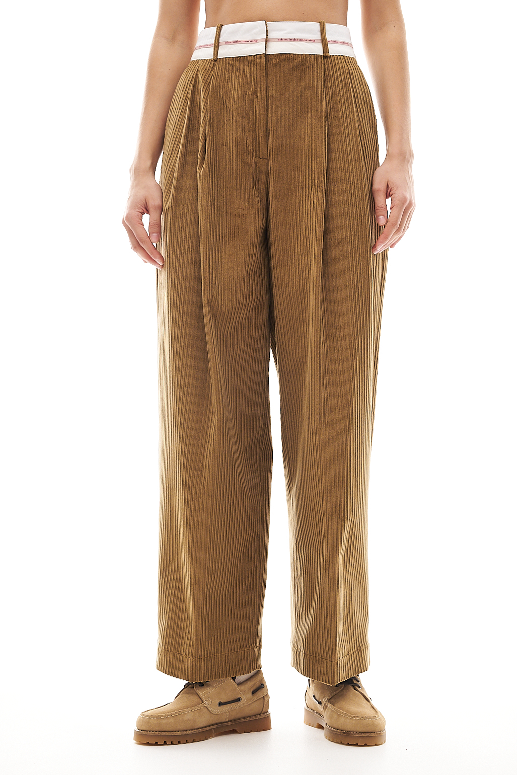 nine:inthe:morning Брюки из фактурного кордового вельвета оттенка кэмел с внешней отделкой пояса