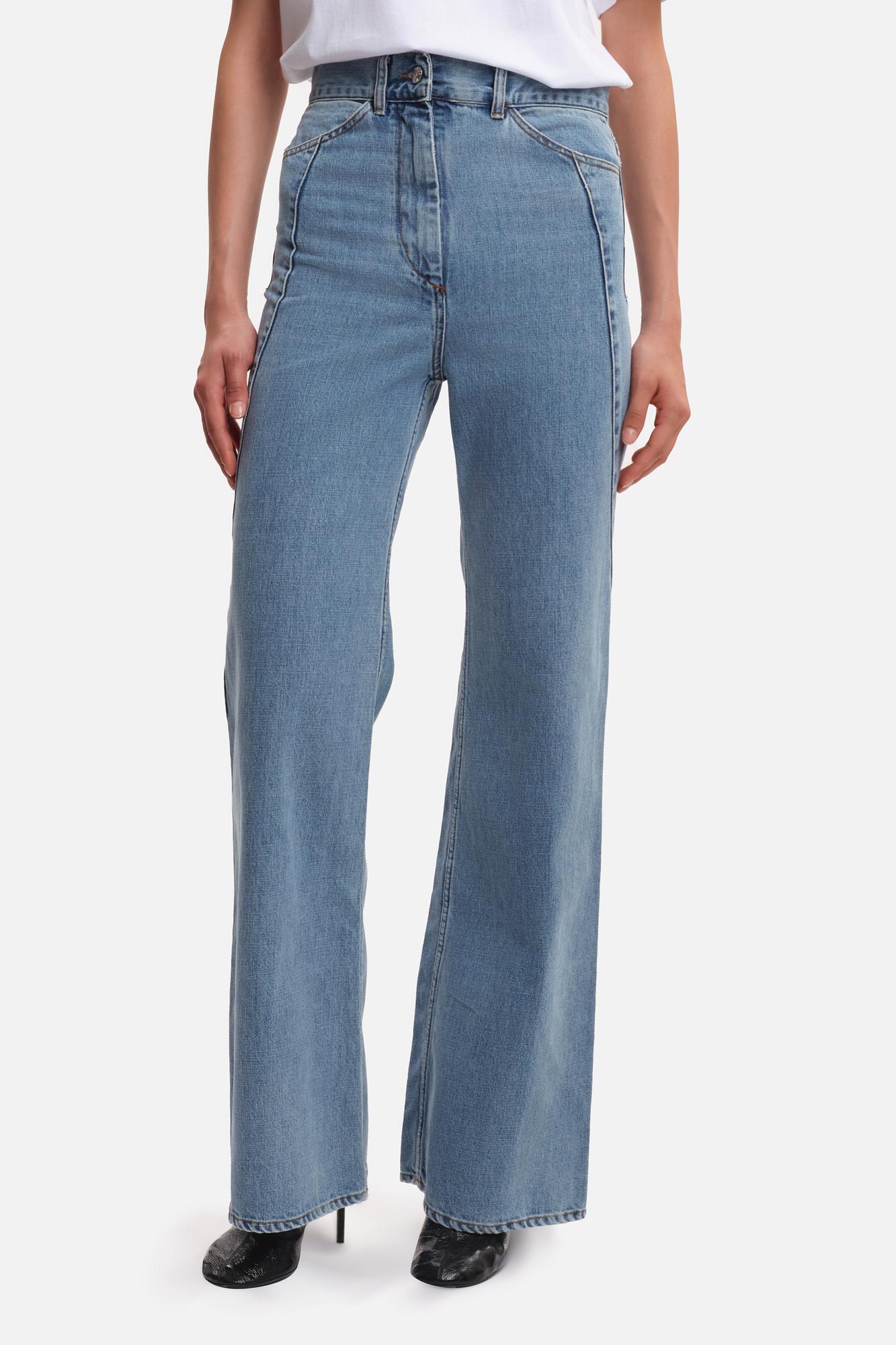 MARGAUX LONNBERG Джинсы с подкройными боками из премиального денима с дизайнерским варом