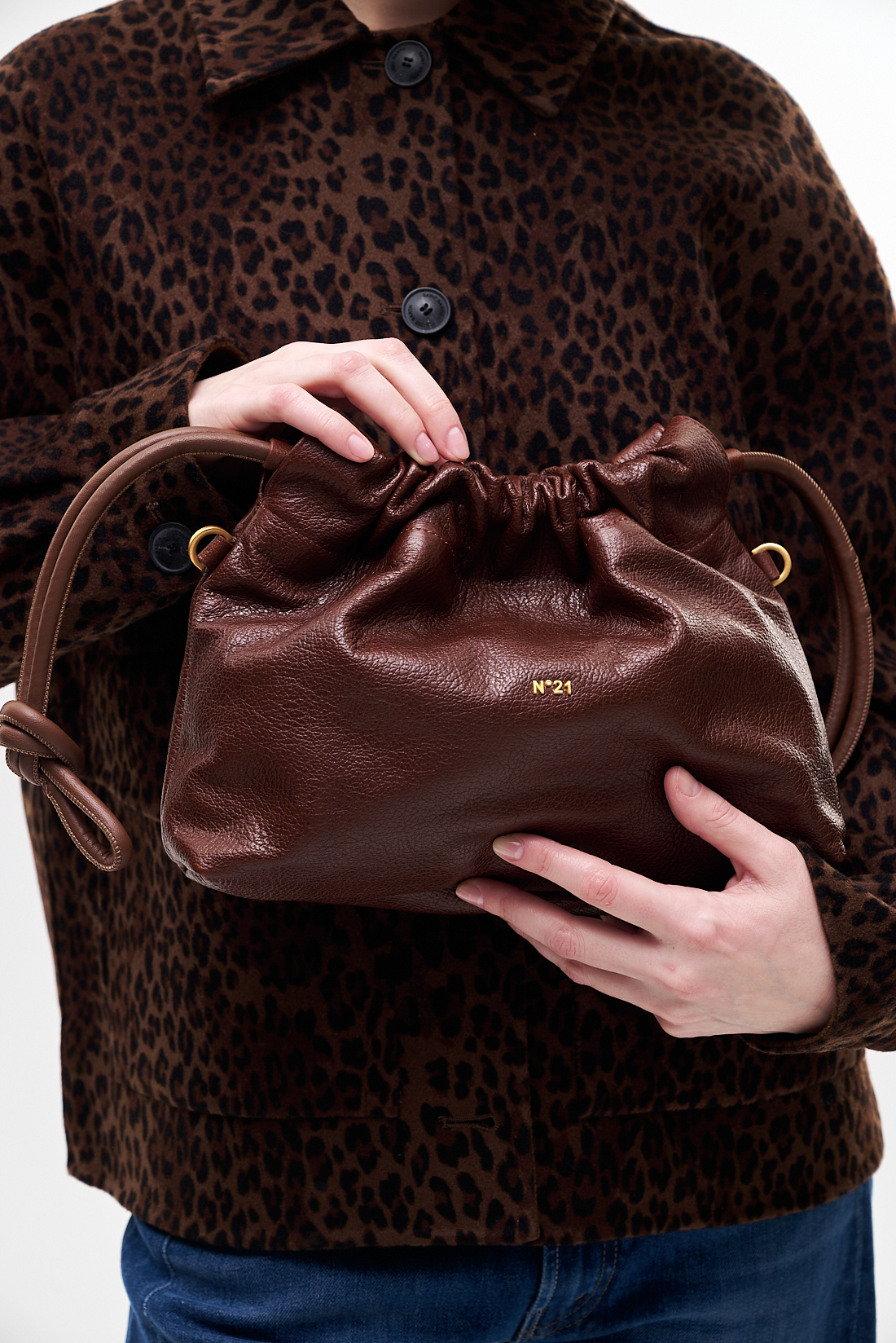 N21 Сумка EVA на кулиске из премиальной телячьей кожи оттенка табака