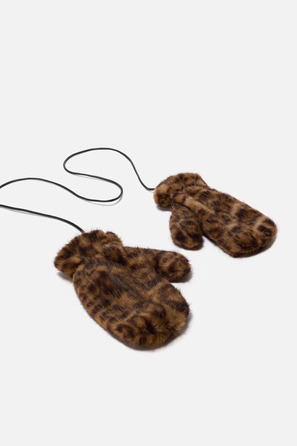 MC2 SAINT BARTH Варежки из эко-меха с лео-принтом на кожаном шнурке