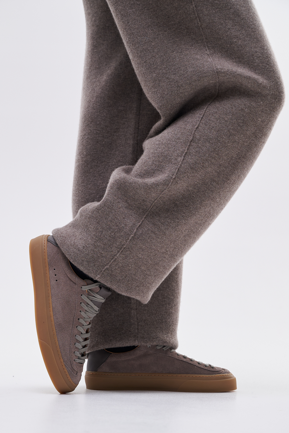 AQVA ALTA Кеды на шнуровке из премиальной замши оттенка тауп