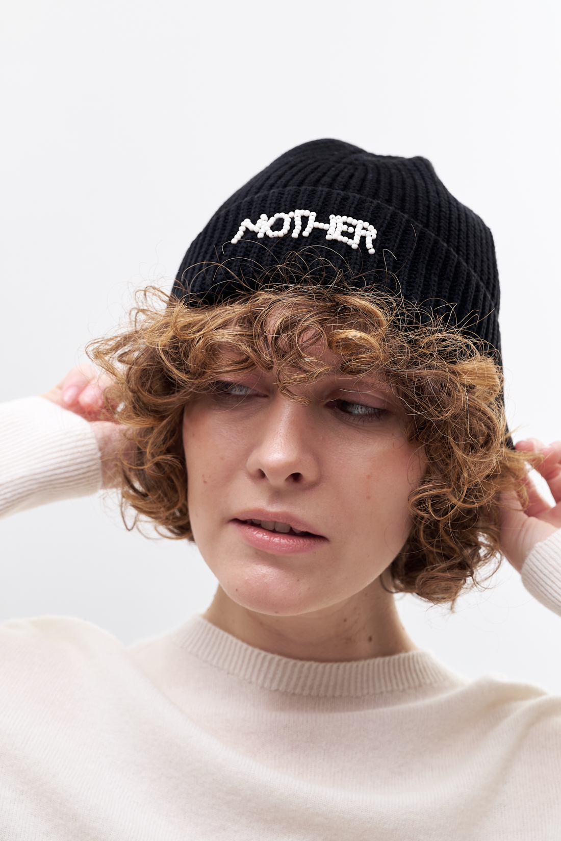 MOTHER Шапка бинни с вышивкой бисером