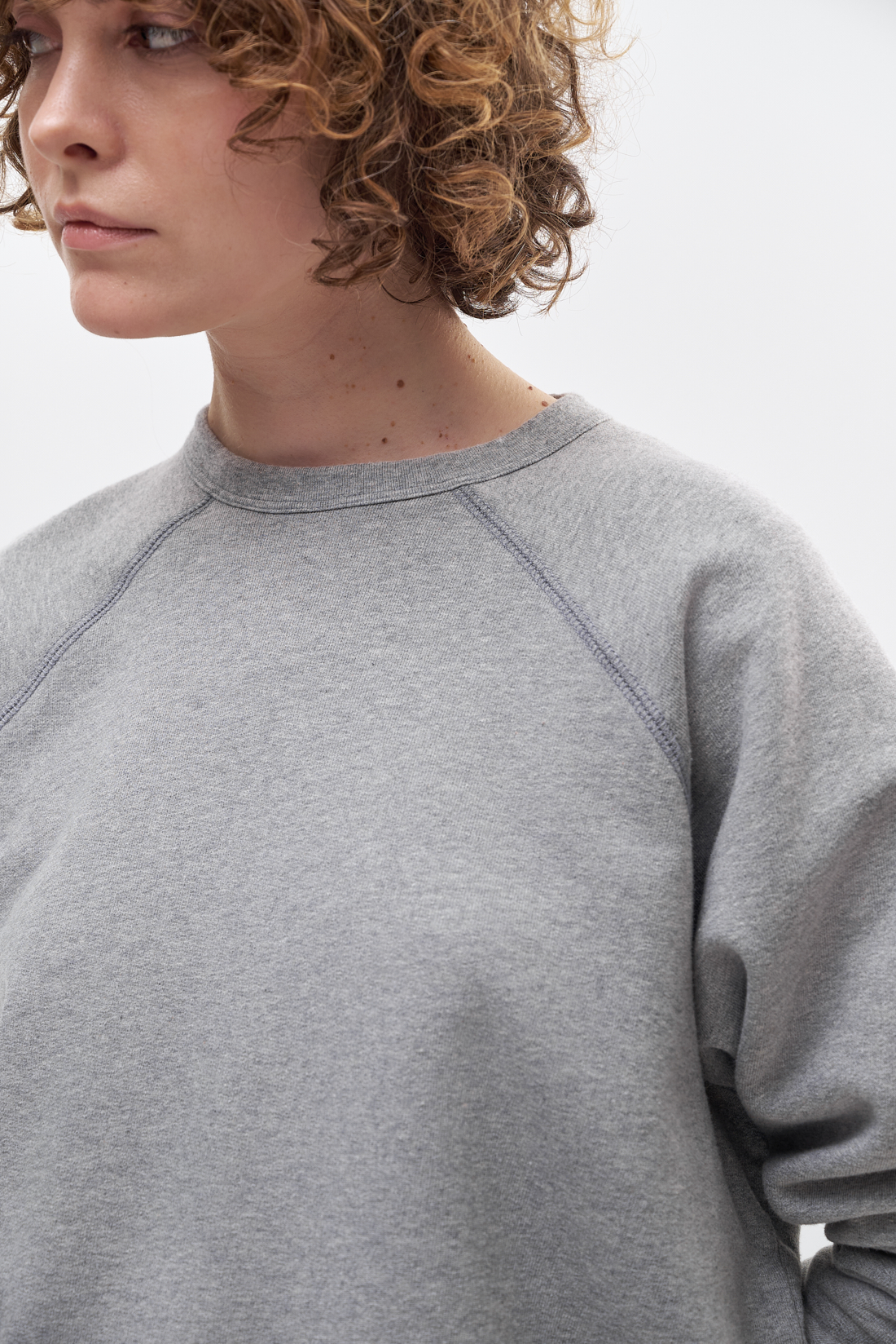 MOTHER Свитшот The Biggie Concert с рукавом реглан из премиального мягкого футера