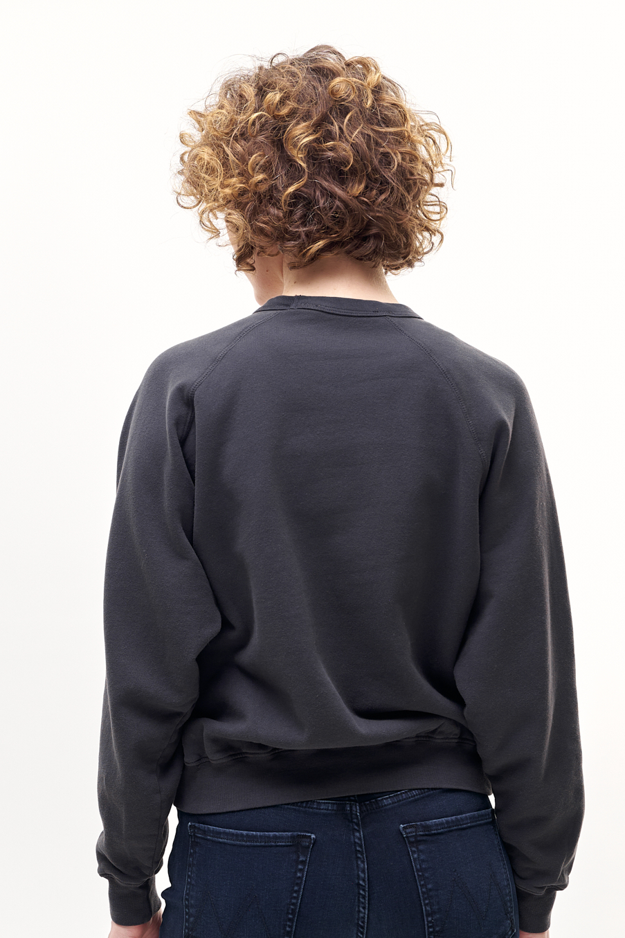 MOTHER Свитшот The Biggie Concert с рукавом реглан из премиального мягкого футера  в темно-сером