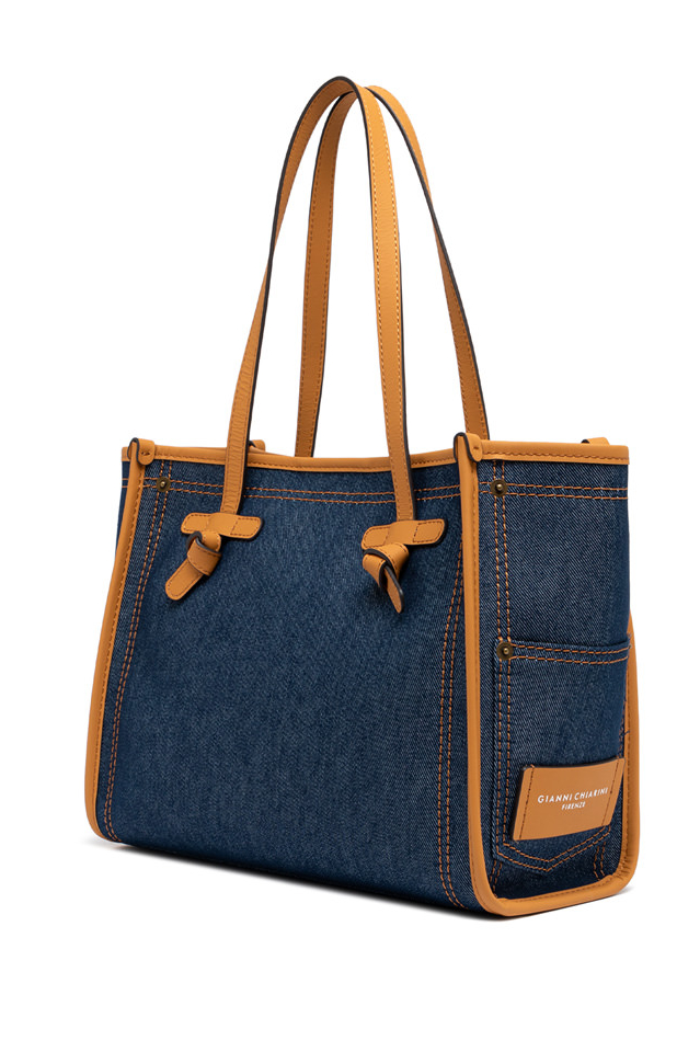 GIANNI CHIARINI Сумка-тоут MARCELLA 32 blue rebel из крафтового денима с прострочкой и кожаной отделкой оттенка карамели