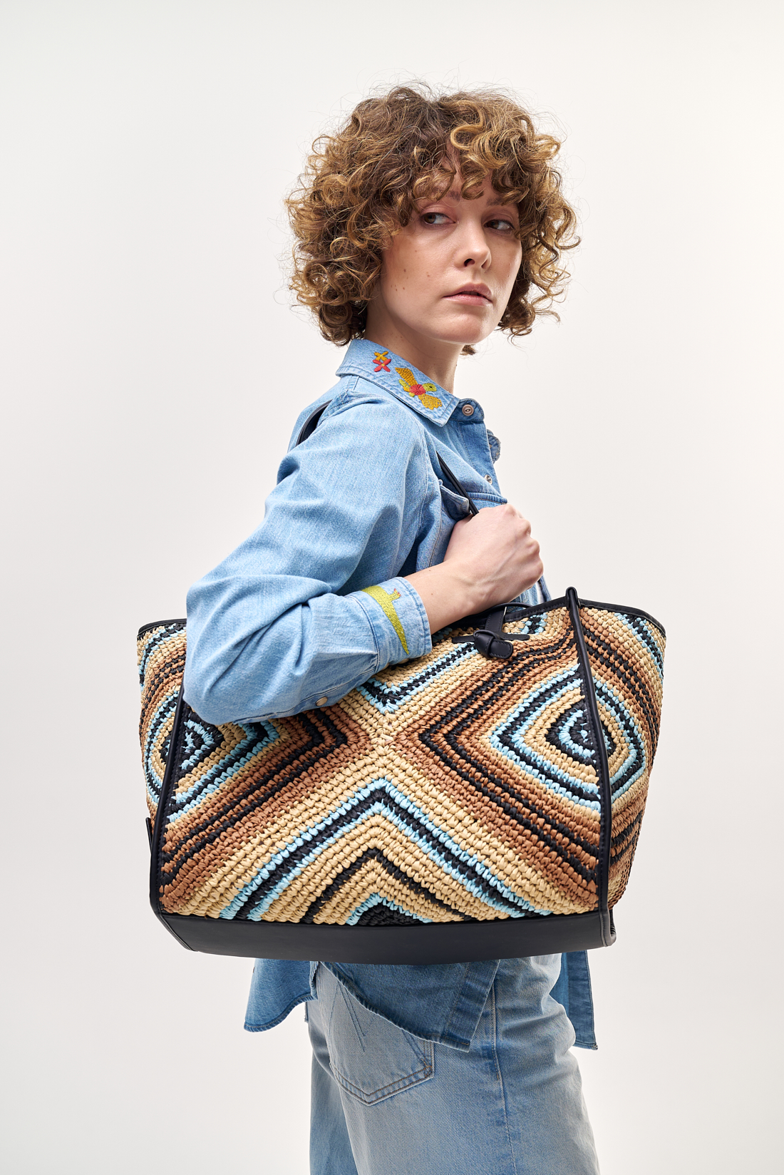 GIANNI CHIARINI Сумка-тоут Marcella Essaouira из марокканской рафии с оригинальным этническим узором