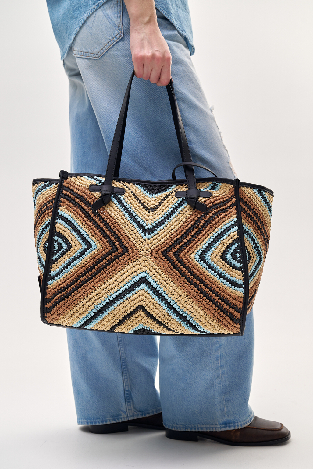 GIANNI CHIARINI Сумка-тоут Marcella Essaouira из марокканской рафии с оригинальным этническим узором