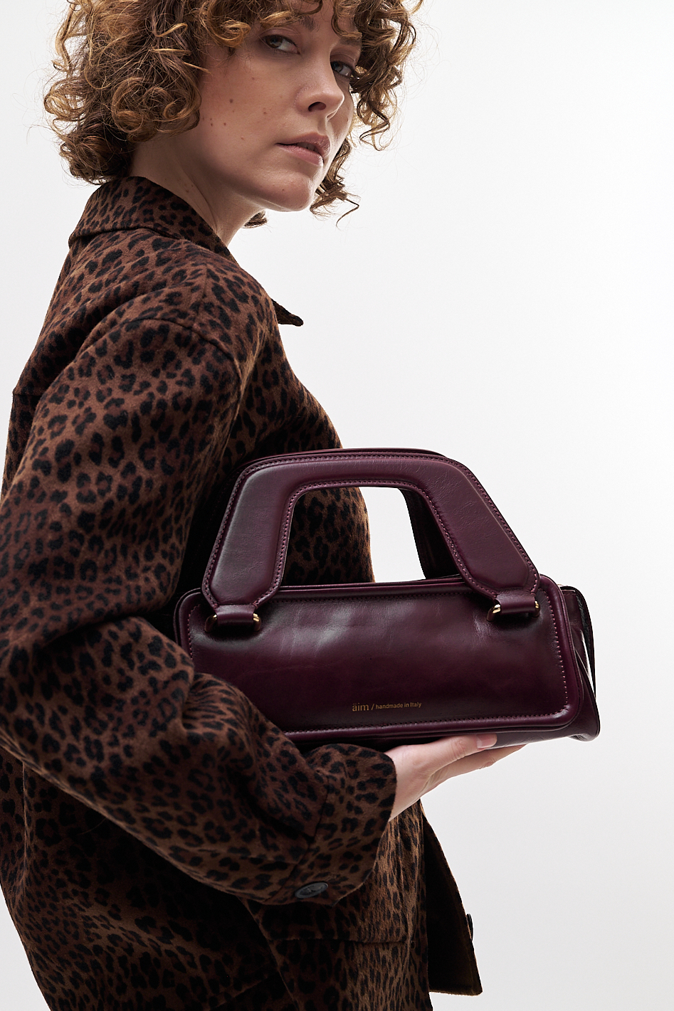 AIM Сумка OLIVIA soft mini из премиальной мягкой телячьей кожи фактуры crinkle в оттенка мерло