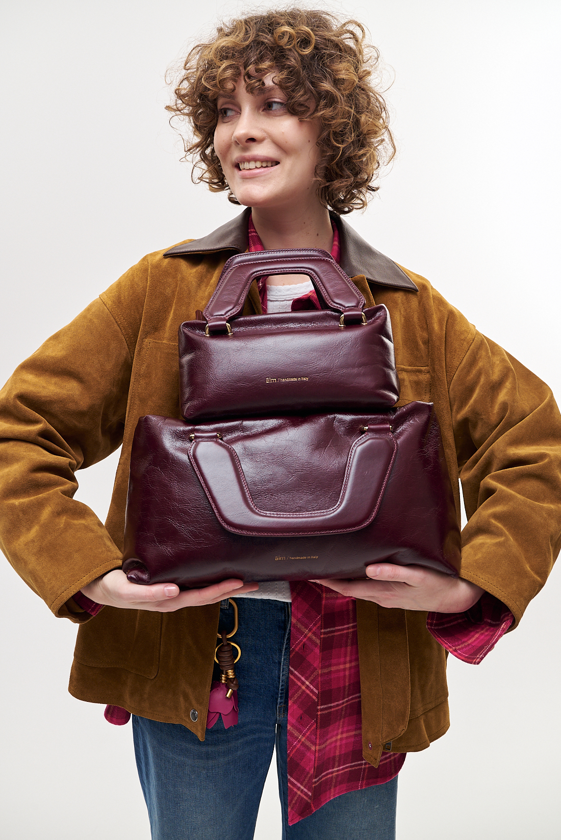 Āim Сумка ALICE nano из премиальной кожи фактуры crinkle оттенка мерло