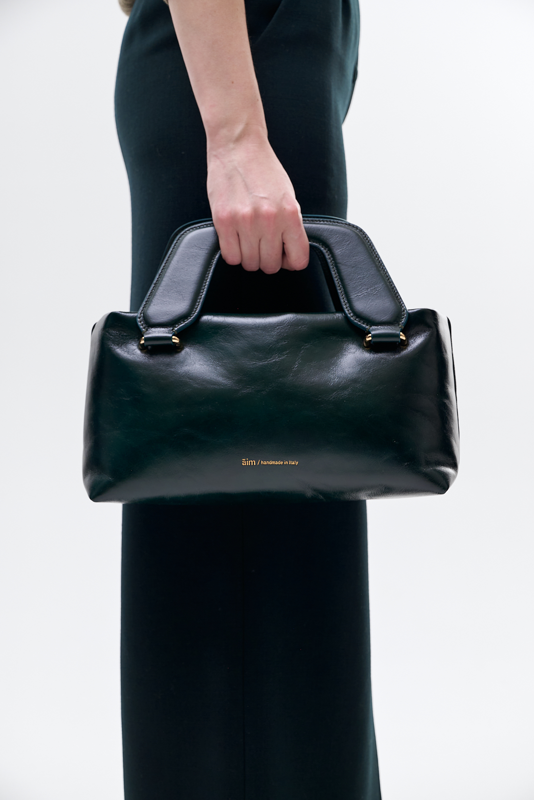 Āim Сумка ALICE из премиальной кожи фактуры crinkle бутылочного оттенка