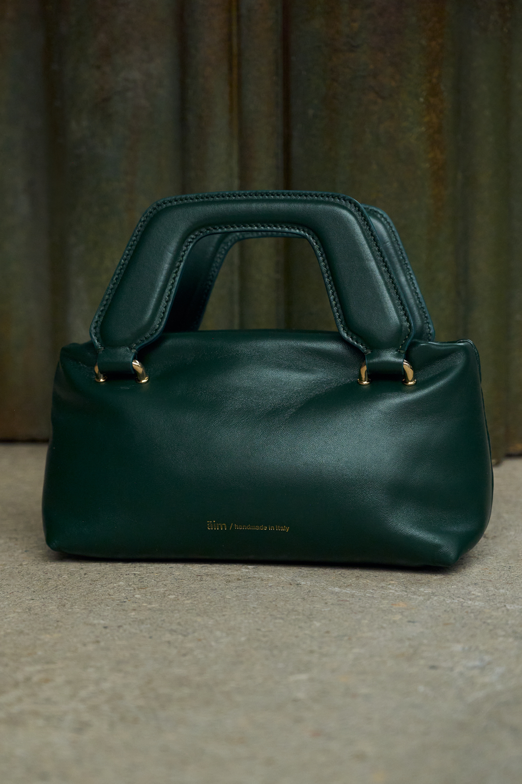 Āim Сумка ALICE из премиальной кожи фактуры crinkle бутылочного оттенка