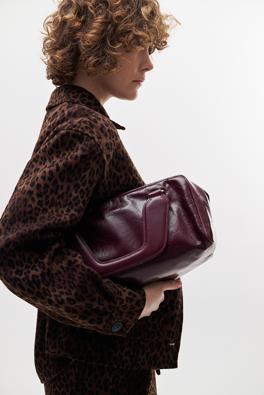 Āim Сумка BONNIE прямоугольной формы из премиальной кожи фактуры crinkle в оттенке бургундского вина