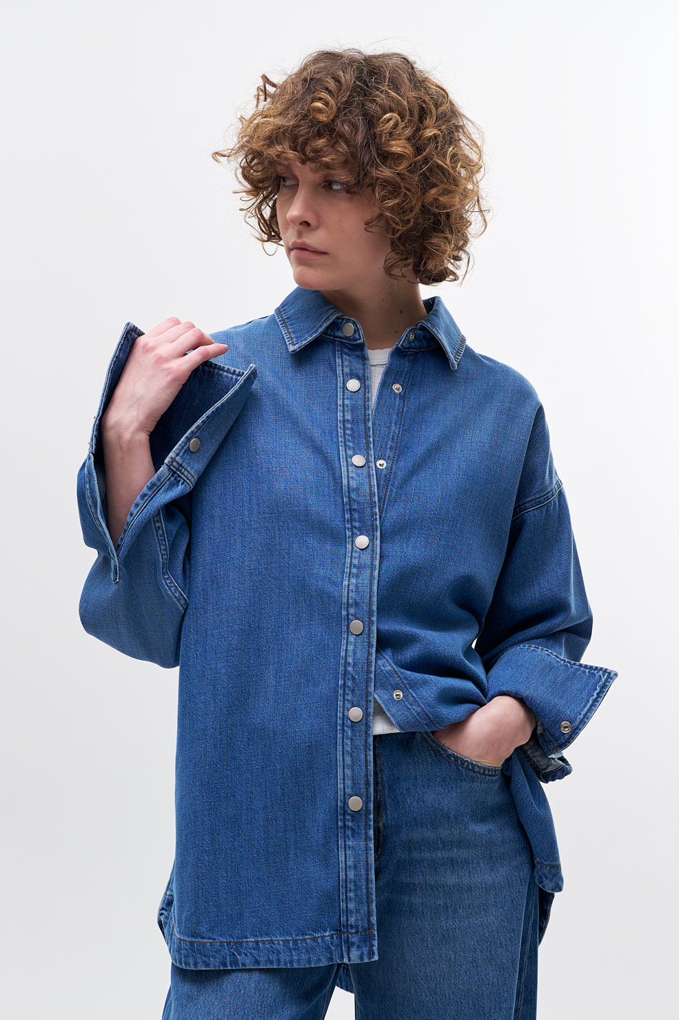 Adriano Goldschmied Джинсовая рубашка Essen из мягкого бархатистого денима насыщенно-синего цвета