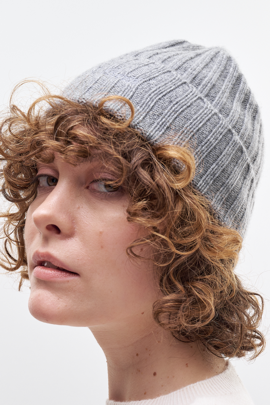 MC2 SAINT BARTH Шапка с широким отворотом из 100% премиального кашемира в серо-меланжевом оттенке