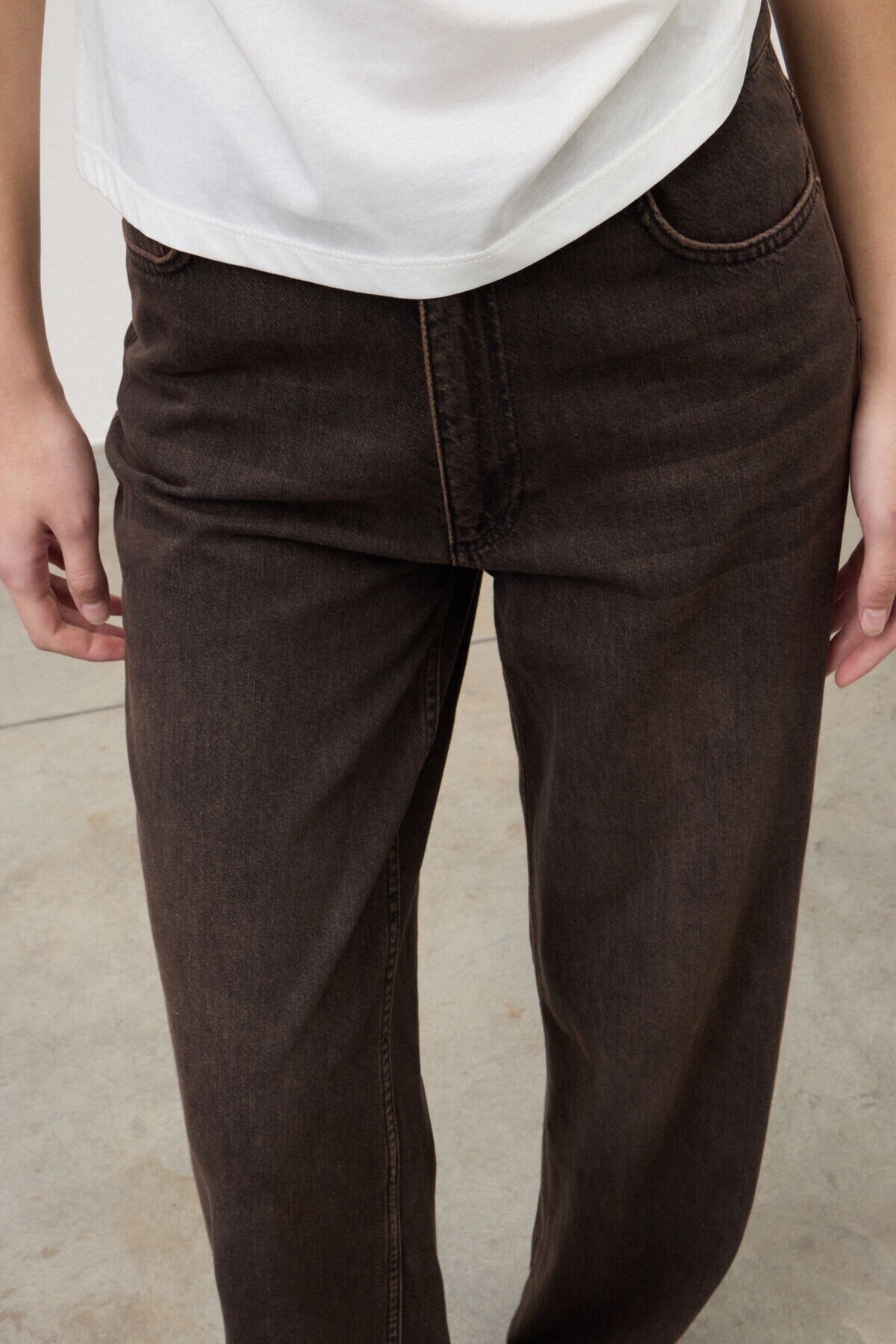 OTTOD'AME Джинсы прямого кроя из мягкого денима оттенка шоколада