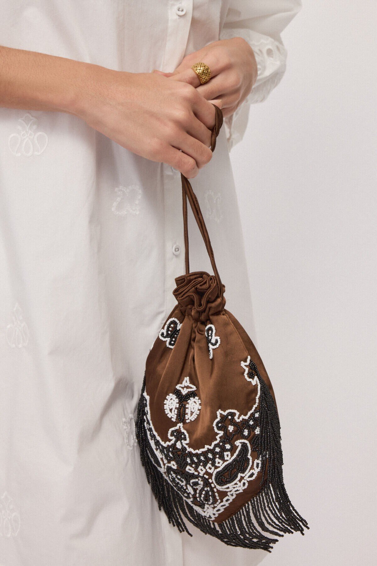 OTTOD'AME Сумка-кисет из атласа с декоративной бахромой