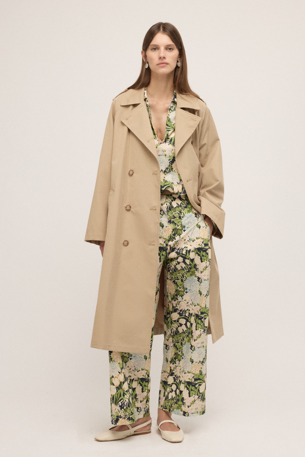 OTTOD'AME Тренчкот двубортный с рукавами реглан из габардина песочного оттенка