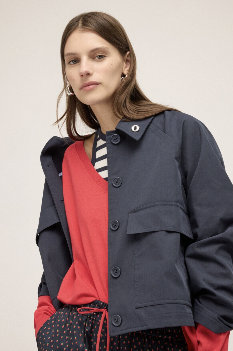 OTTOD'AME Короткий тренчкот из габардина с накладными карманами оттенка navy blue