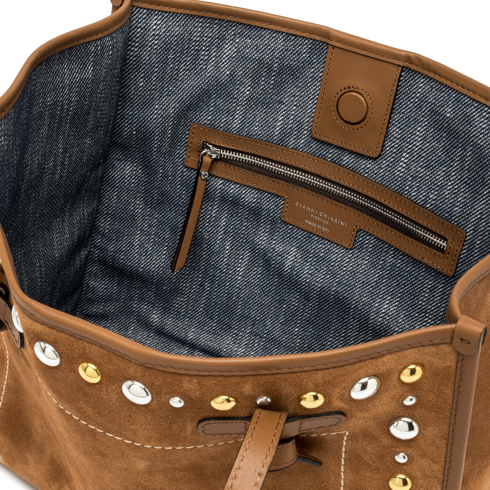 GIANNI CHIARINI  Сумка Marcella Tangerine из премиальной замши оттенка коньяка с декором в виде металлических клепок