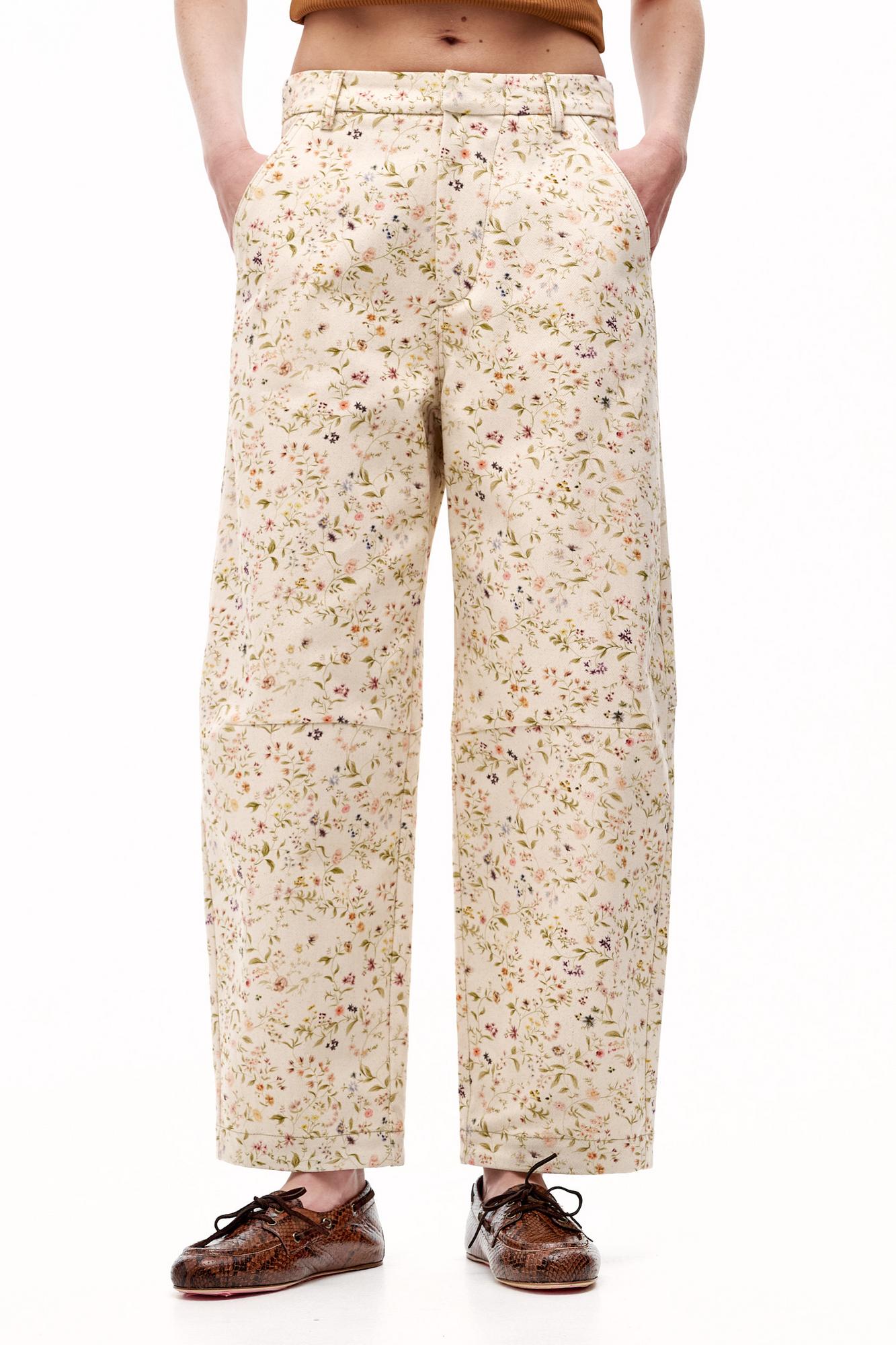 TELA Брюки COSMO из необработанного органического хлопка с цветочным принтом