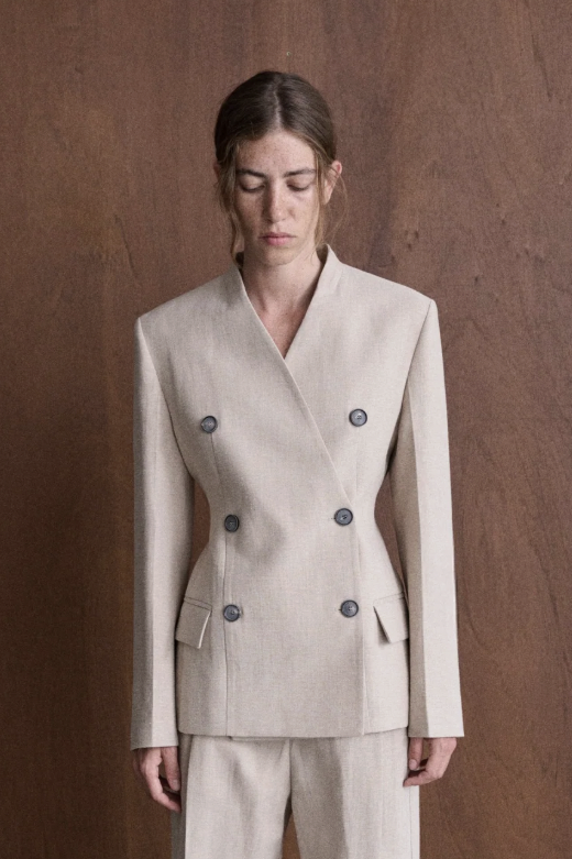 TELA Жакет CLES двубортный приталенного кроя из фактурного льна с хлопком оттенка беж