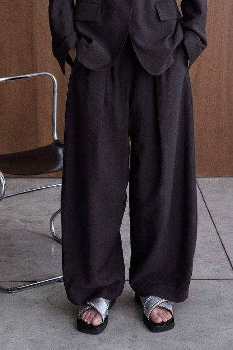 TELA Брюки NUCLEO balloon fit из воздушного тенселя оттенка эспрессо