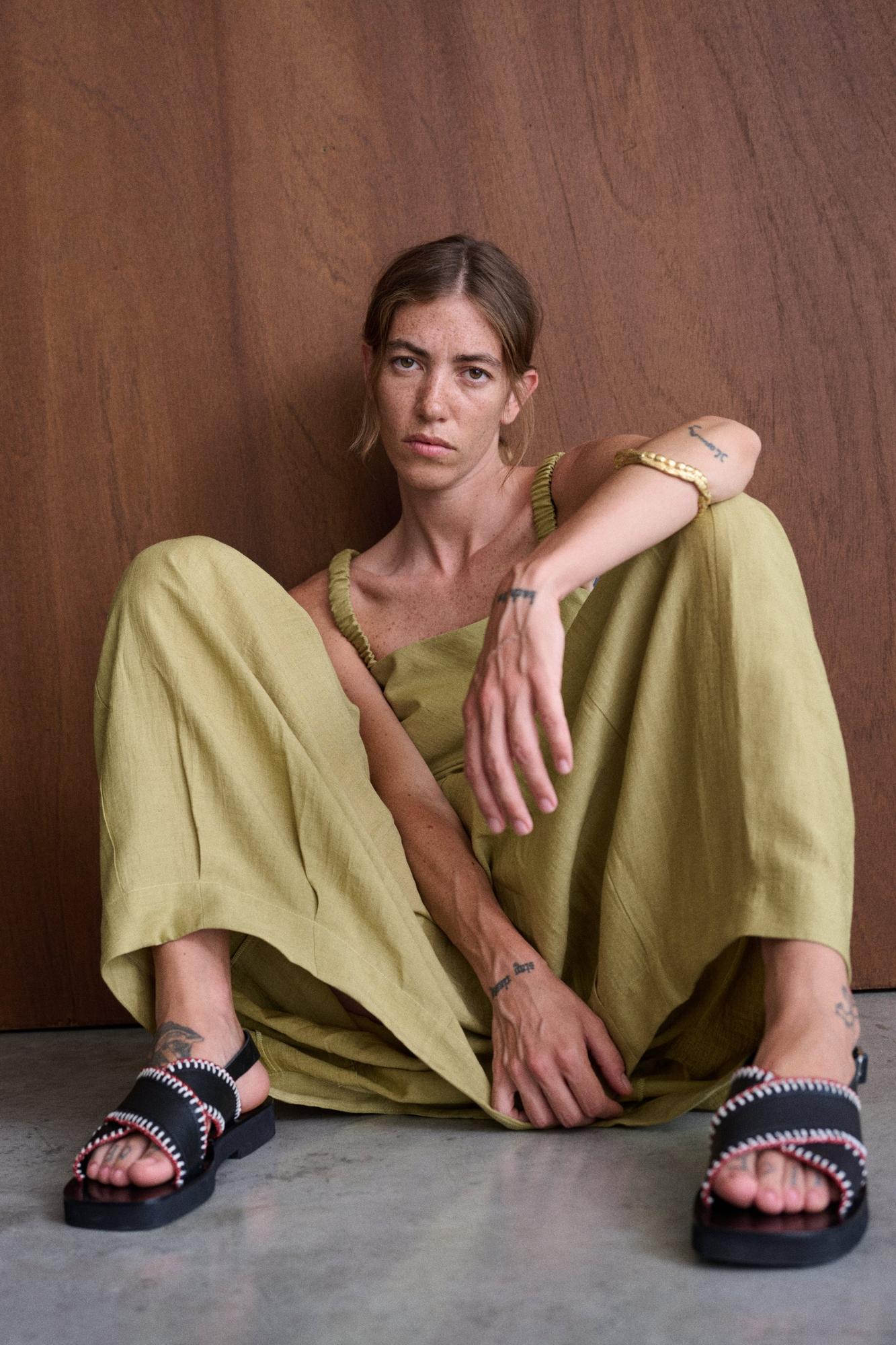 TELA Сандалии SUNDAY из натуральной кожи с широкими ремешками с обметкой контрастным шнурком