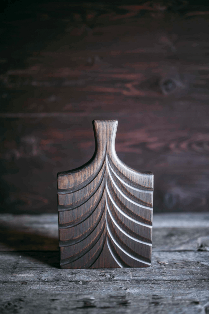 Доска разделочная дизайнерская с узорами темная 2