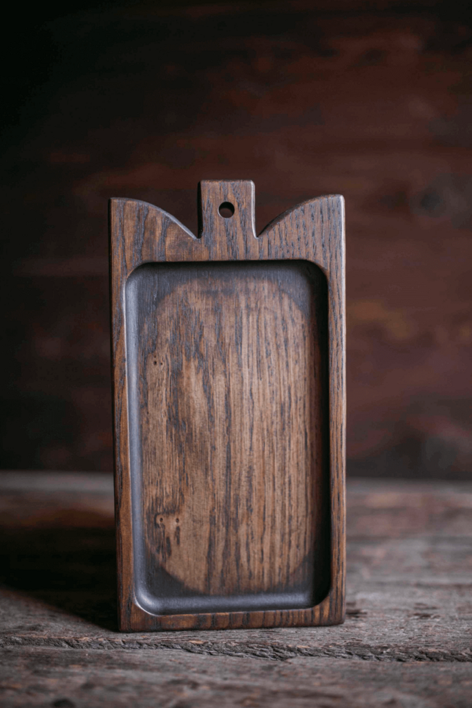 Доска для подачи дизайнерская квадратная коричневая без ручки