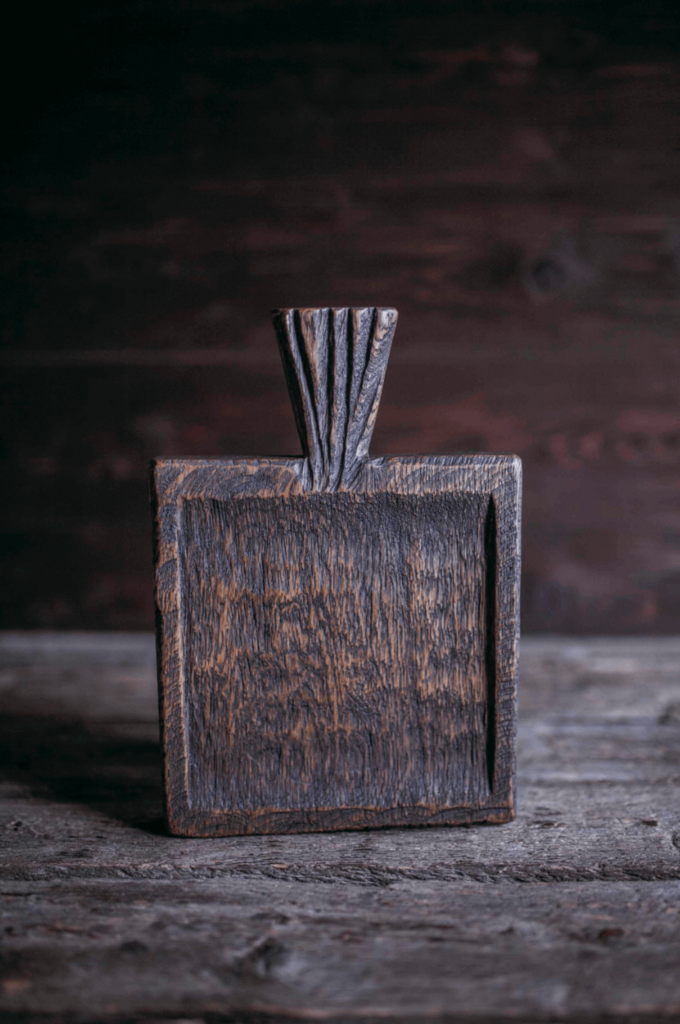 Доска для подачи квадратная коричневая 2