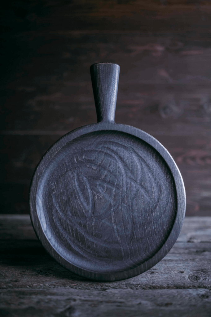 Доска для подачи круглая дизайнерская black