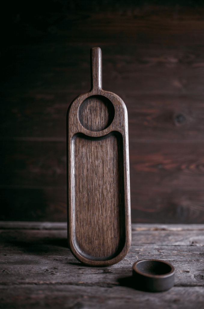 Доска для подачи с соусником дуб