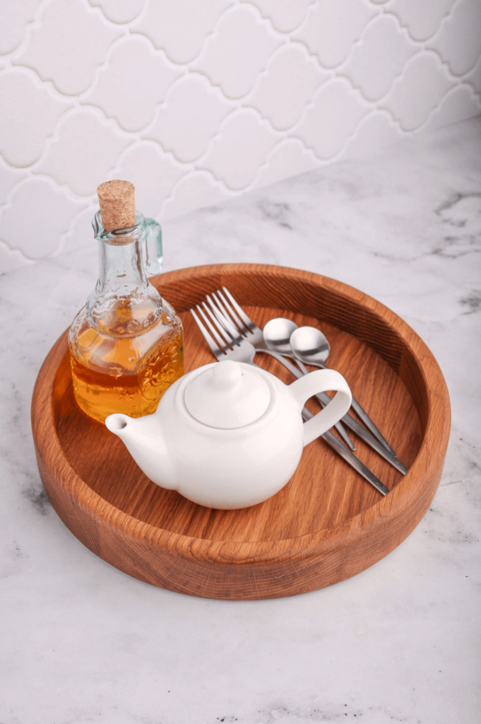 Поднос круглый из дуба, светлый.